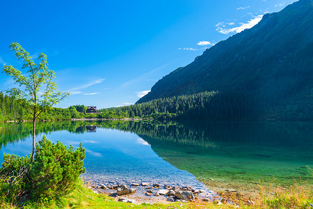 中秋月亮云纹摄影照片_高塔特拉山脉和著名的山湖 Morskie Oko i