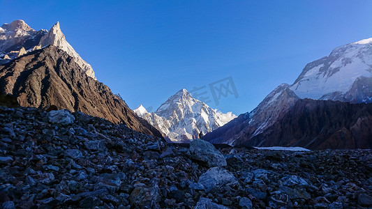 巴基斯坦喀喇昆仑山康科迪亚的 K2 和布洛阿特峰