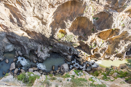 开业摄影照片_河中的岩层（Caminito del Rey，马拉加）