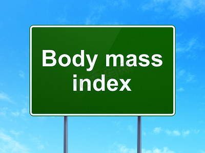医学概念： 道路标志背景上的身体质量指数