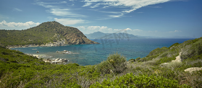 撒丁岛天然海湾全景