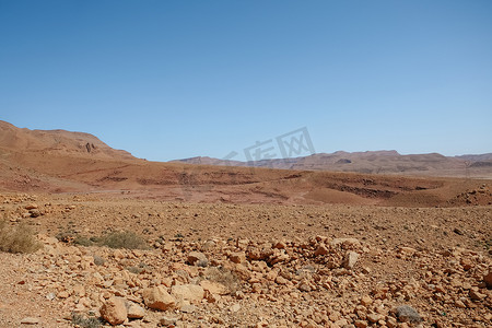 旱地沙漠干旱景观反对清澈的蓝天