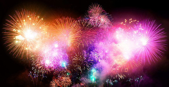 新年图案背景摄影照片_新年庆典大型焰火晚会。
