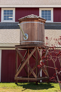 农场的井水塔水箱