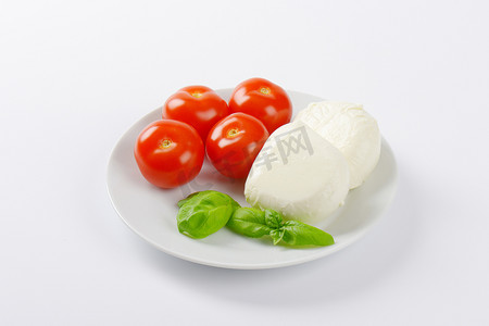 新鲜马苏里拉奶酪和西红柿