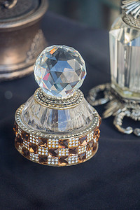 装饰物上的透明钻石