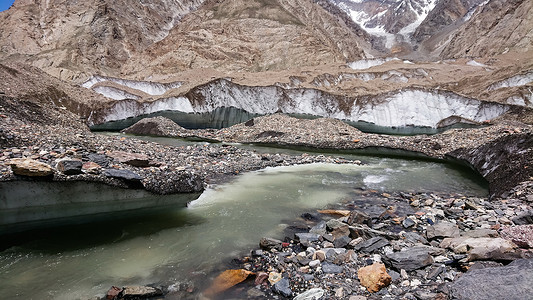 巴基斯坦喀喇昆仑山康科迪亚的 K2 和布洛阿特峰