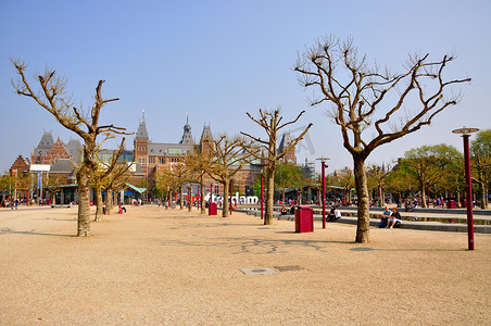 Holla 阿姆斯特丹国立博物馆裸秃树和黄沙