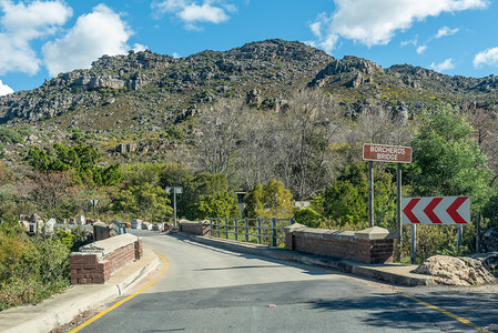 位于历史悠久的 Bains Kloof 山口的 Borcherds 桥