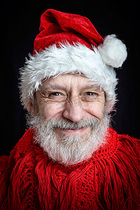 圣诞老人白胡子摄影照片_白胡子成年男子伪装成圣诞老人