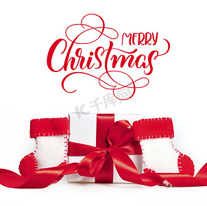 赠送圣诞老人红丝带和靴子，并附上文字圣诞快乐。