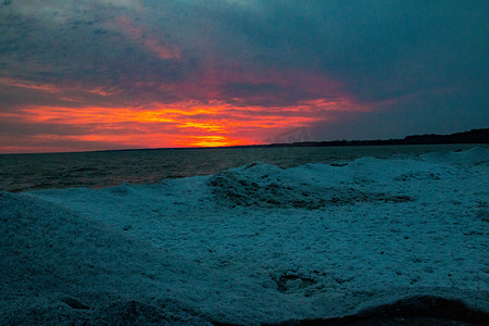 加拿大冬季斯坦利港海滩的壮丽日落