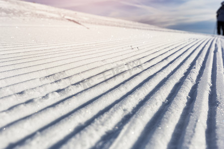 滑雪胜地的特写修饰雪，斜坡横幅背景 tex