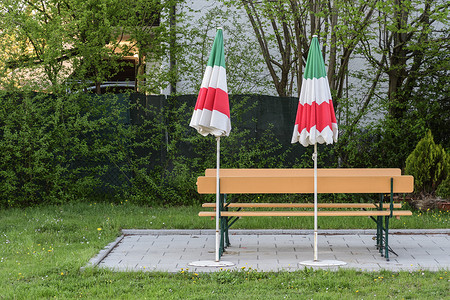 意大利足球摄影照片_有颜色意大利的遮阳伞