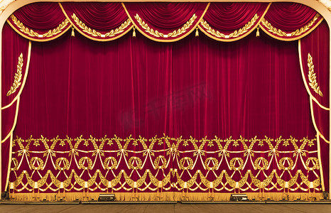 首映幕布摄影照片_剧院的幕布是红色的。
