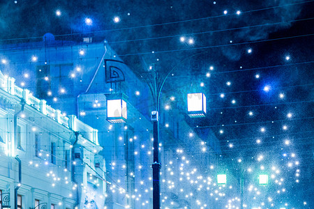 暴风雪肆虐街头灯笼。