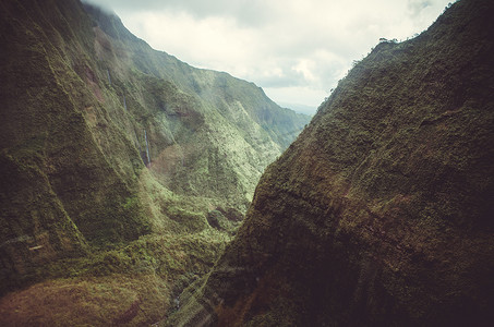 美国考艾岛 Waialeale 火山的鸟瞰图和近似图