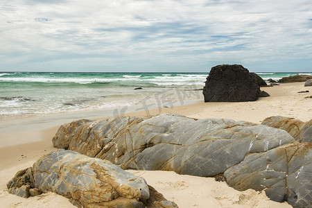 鱼海浪摄影照片_新南威尔士州鲷鱼岩的海浪和海滩