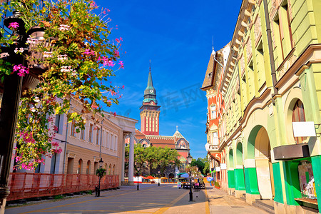 苏博蒂察市政厅和主广场五颜六色的街景