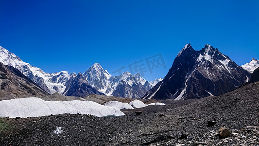 巴基斯坦喀喇昆仑山康科迪亚的 K2 和布洛阿特峰