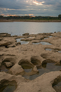 潮汐池和日落