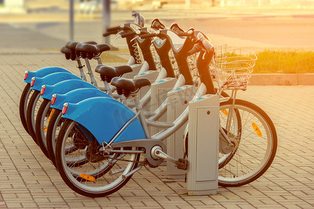 自行车是一种生态和运动型公共交通工具