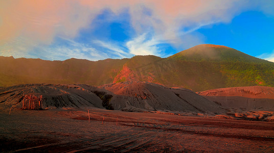 Tavurvur 火山喷发，拉包尔，新不列颠岛，巴布亚新几内亚