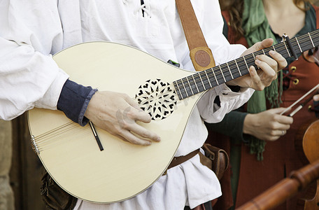 中世纪吉他手