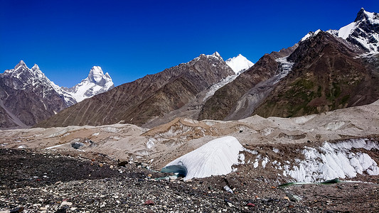 巴基斯坦喀喇昆仑山康科迪亚的 K2 和布洛阿特峰