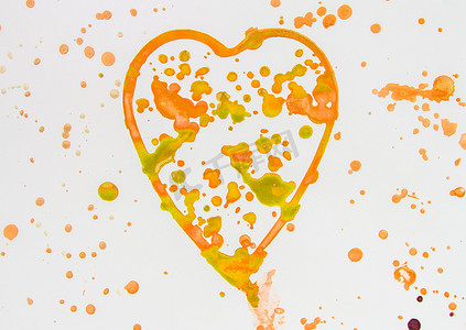 白色背景上溅有金色和橙色水彩的心形，可爱，图案，手绘