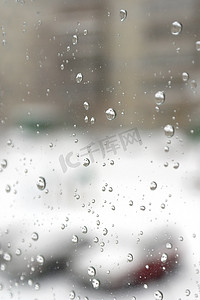 雨天驾驶摄影照片_在一个冬天的雨天