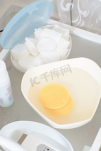 医疗清洁摄影照片_用于去皮和面部清洁的医疗工具的特写视图。