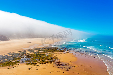 岳阳楼航拍摄影照片_葡萄牙大西洋海雾中的航拍