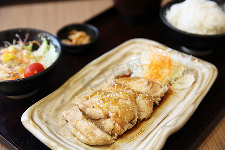 鸡肉照烧饭