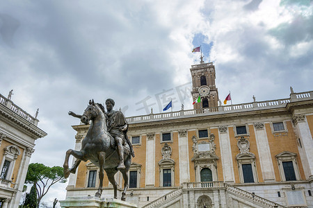 奥雷人体摄影照片_马可·奥雷利奥 (Marcus Aurelius) 的青铜骑马雕像