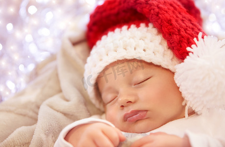 小宝宝睡着了摄影照片_小宝宝在圣诞节睡觉