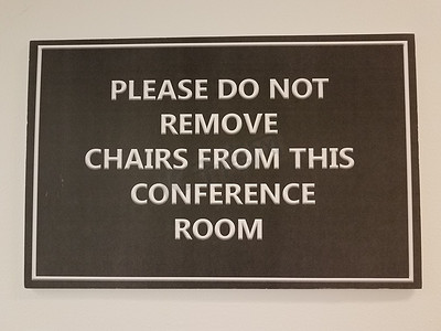 黑色请不要从这个会议室标志上拿走椅子
