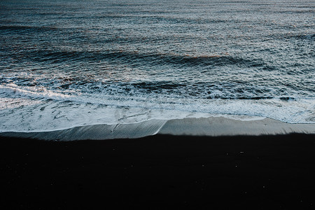 海洋波浪摄影照片_冰岛的海洋