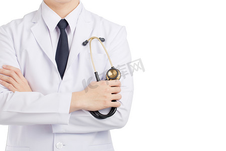 医生在白色背景上张贴和拿着听诊器。