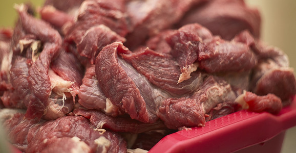 牛肉生产摄影照片_小牛肉的纤维和细节
