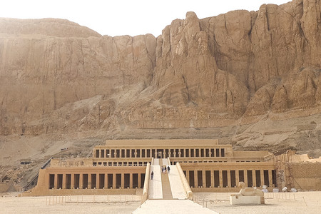 石材摄影照片_古埃及巨石的建筑物和柱子。