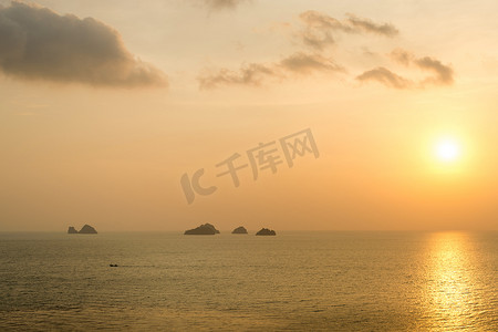 泰国苏梅岛海上的日落