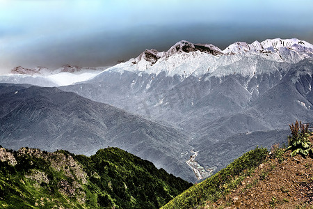 山：超现实的风景。