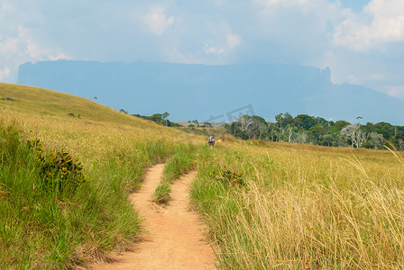 tepui摄影照片_Roraima Tepui，大萨巴纳，委内瑞拉的剪影