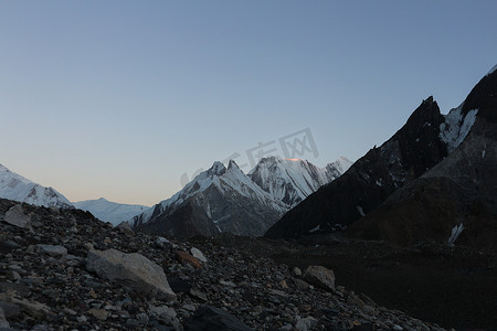 巴基斯坦喀喇昆仑山康科迪亚的 K2 和布洛阿特峰