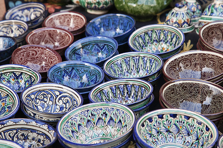 易拉罐指环摄影照片_陶瓷餐具，乌兹别克斯坦