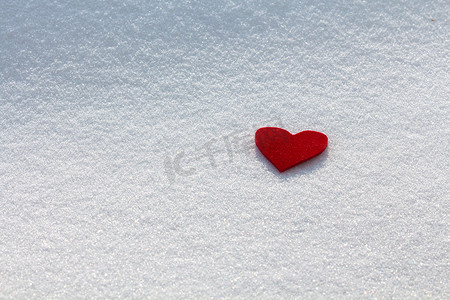 雪中​​的红心