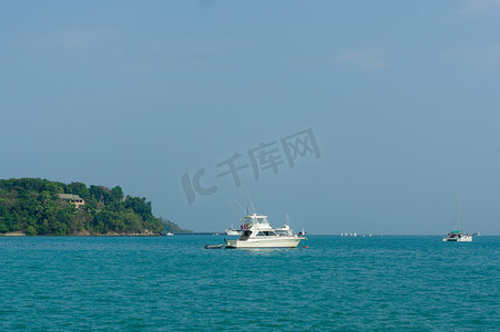 泰国普吉岛 Laem Panwa Cape 著名景点的海滩享有美丽的海景和船
