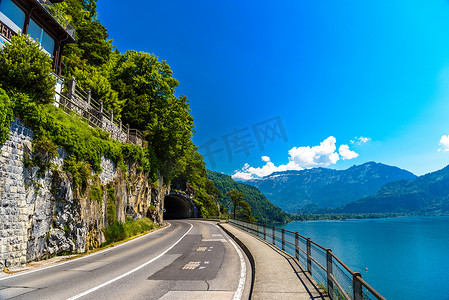 有峭壁的路，图恩湖，Thunersee，伯尔尼，瑞士