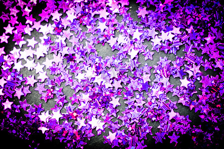 带复制空间的紫色星星黑色背景